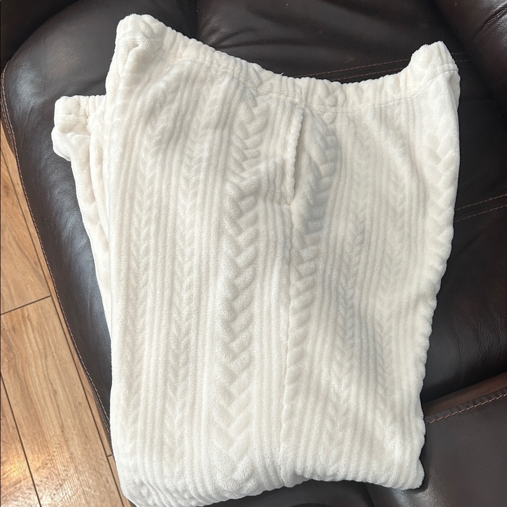 Cozy White Textured Leggings